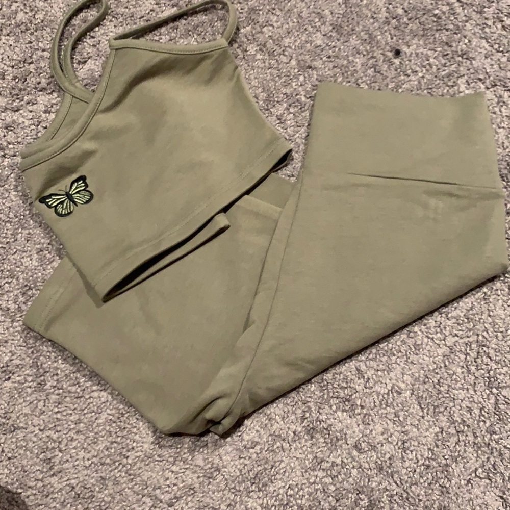 New crop top & biker shirt set